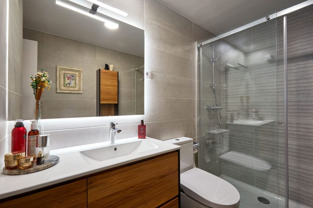 Baño en suite proyecto Plaza Europa - Selarom | Sebastián Bayona