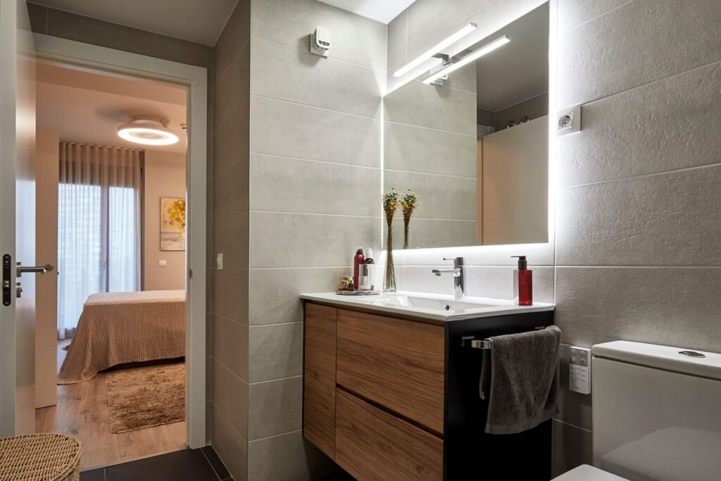Baño en suite proyecto Plaza Europa - Selarom | Sebastián Bayona