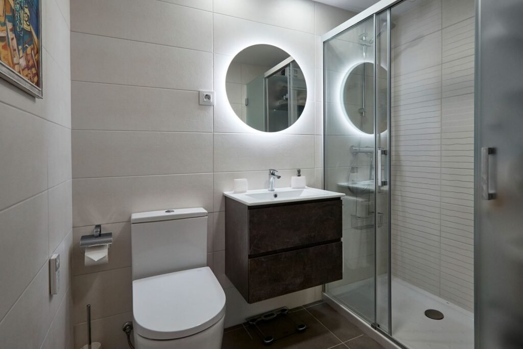 Baño en suite proyecto Plaza Europa - Selarom | Sebastián Bayona