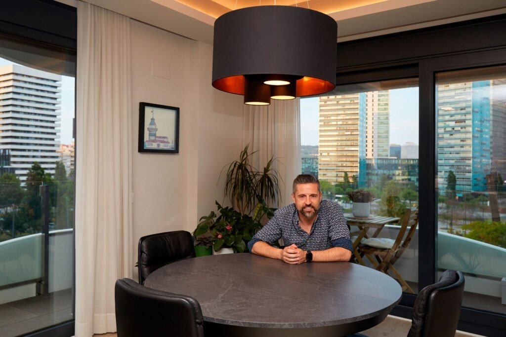 Mesa salón proyecto Plaza Europa - Selarom | Sebastián Bayona